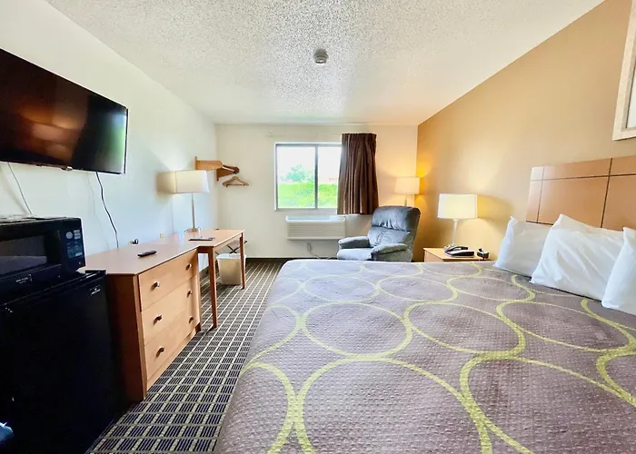Econo Lodge *