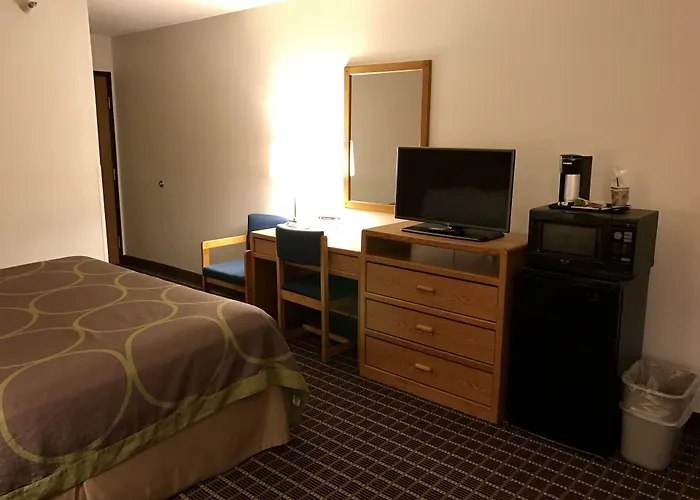 Econo Lodge *