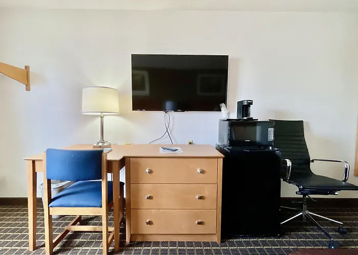 Econo Lodge *
